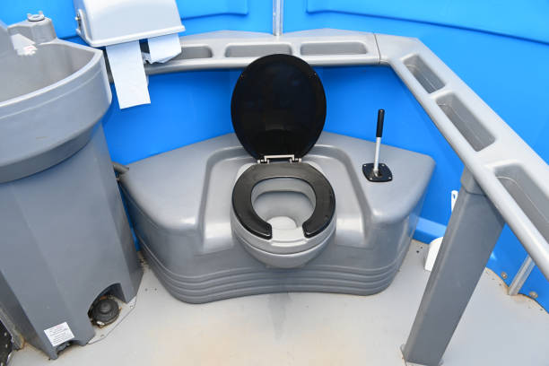 Best Porta potty rental near me  in Kewaunee, WI